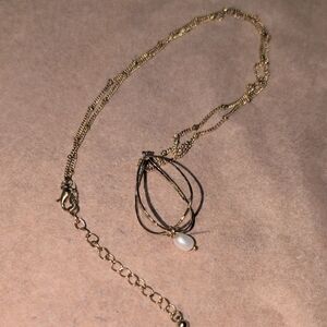 ❤️‍🔥10/$10❤️‍🔥 Vintage Gold Cage Dangly Pearl Necklace